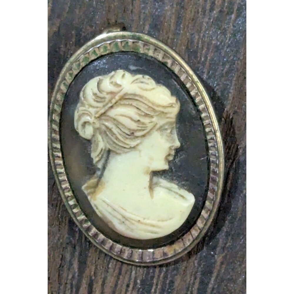Vintage Black Cameo Brooch Pendant Gold Tone Woman Profile Victorian Style 1.5"